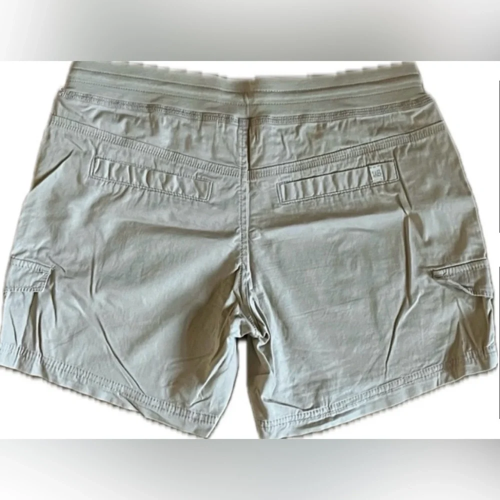 UnionBay tan cargo shorts. Excellent condition. Drawstring waist. Size 7